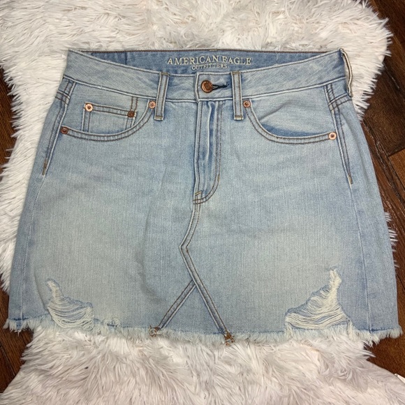 American Eagle Outfitters Dresses & Skirts - American Eagle Distressed Raw Hem Denim Skirt Sz 2